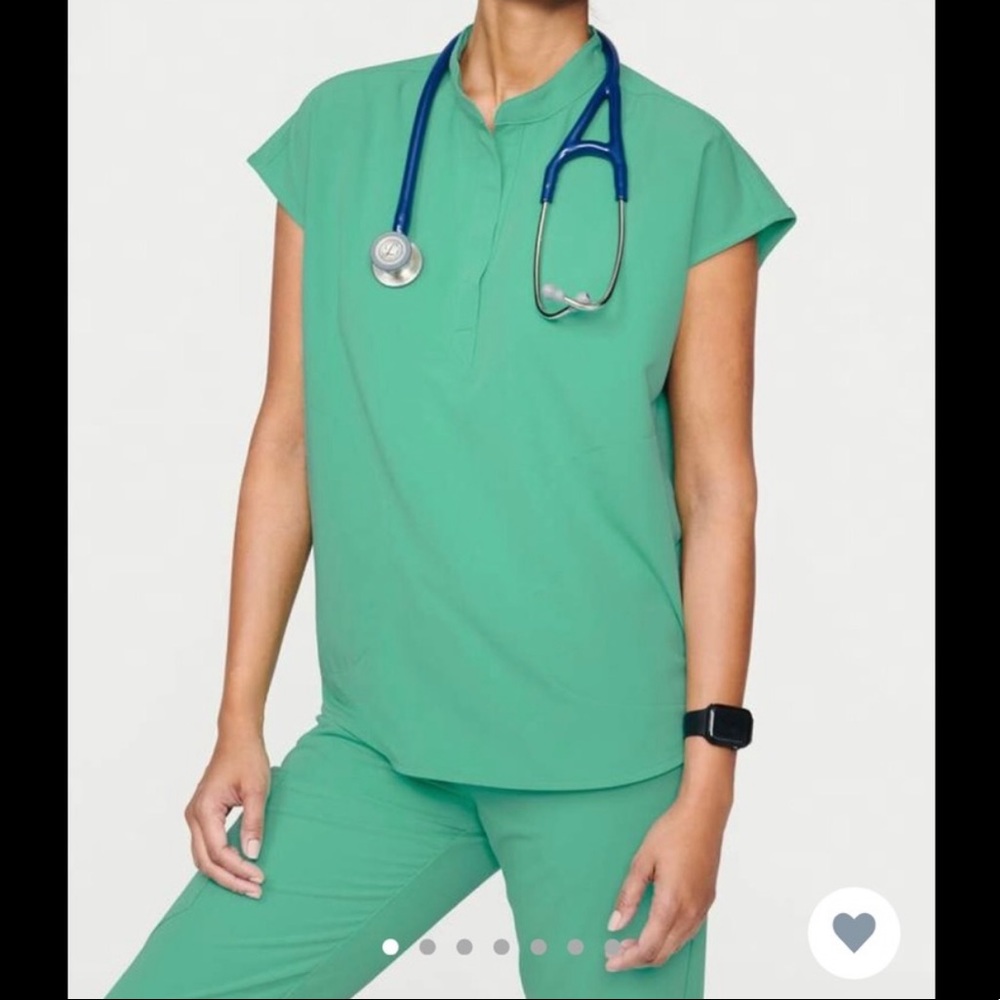 FIGS RAFAELA SURGICAL GREEN SCRUB TOP
